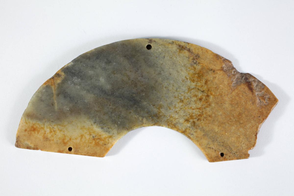 Arc-Shaped Pendant (Huang)